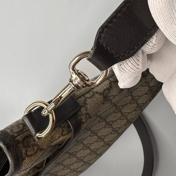 Authentic Gucci GG Supreme Messenger Bag 388924 - Picture 7 of 8